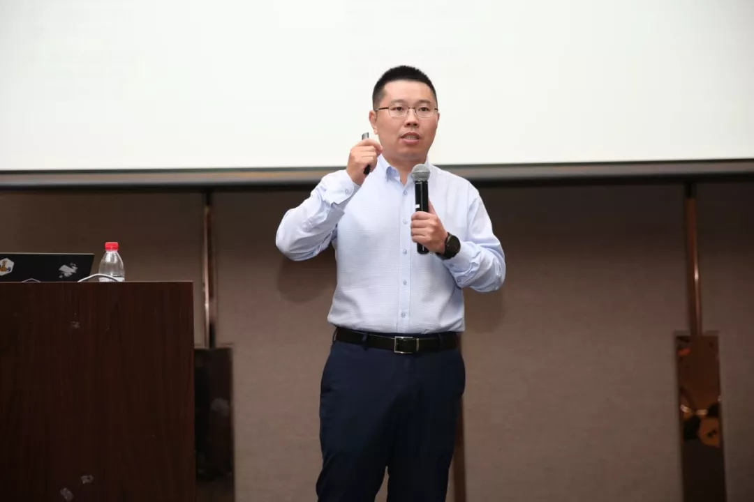 瑞泰信息联合创始人孙海东发表演讲